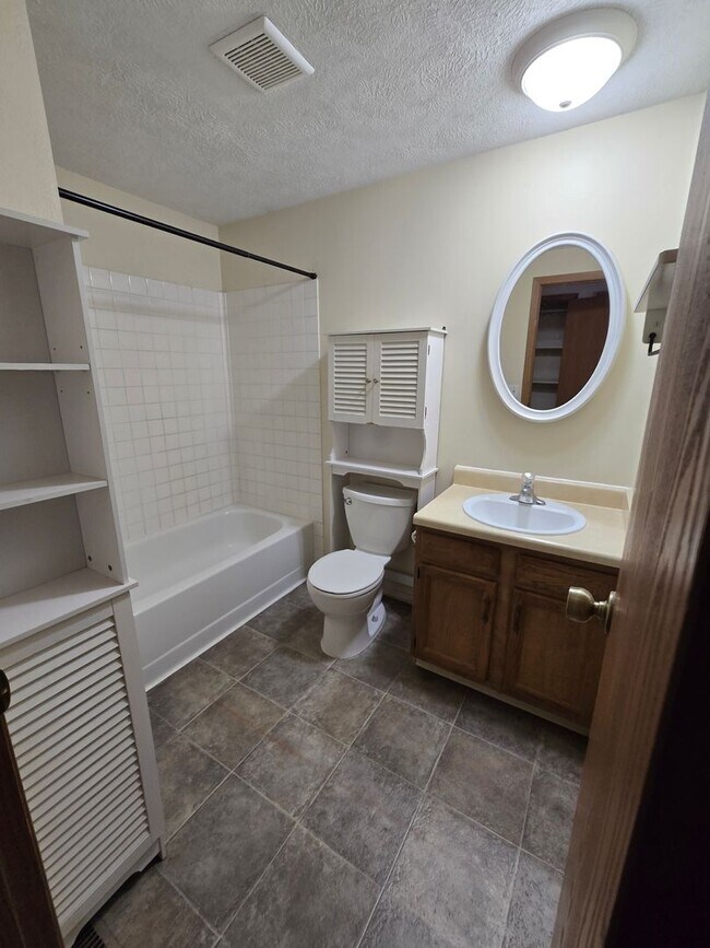 Building Photo - Three bedroom home in Franklin Square