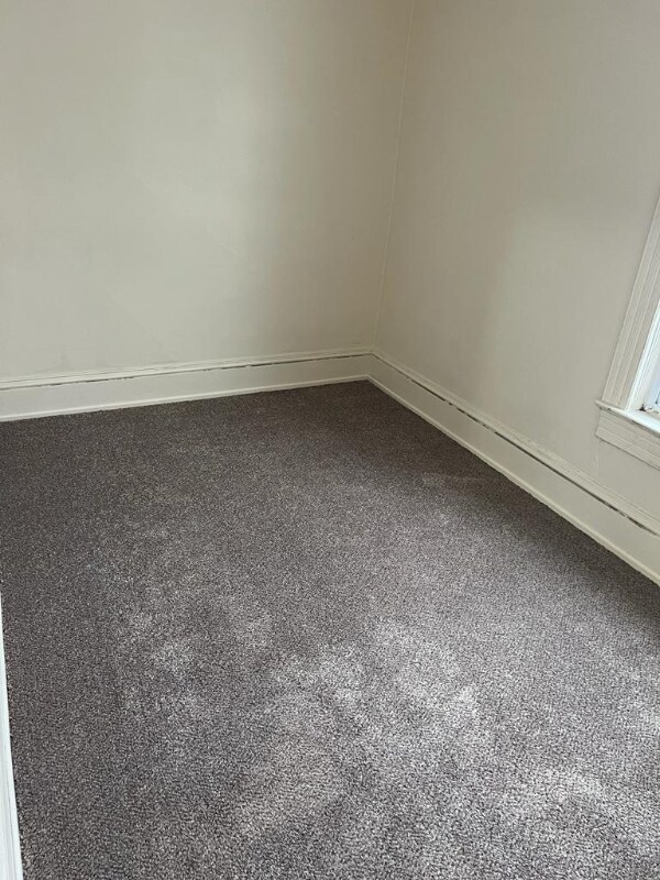 Building Photo - 802 Elm St