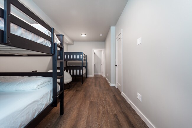 Building Photo - Fully Furnished New 5 Bed, 3 Bath Modern Home with over 3,241 Sq. Ft. on 2 Acres- MEAD SCHOOL DIS...