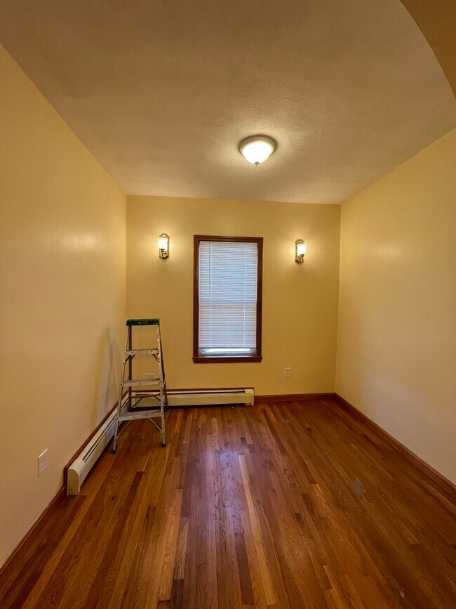 Building Photo - 225 Holland St