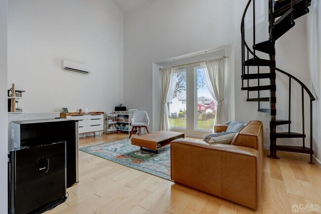 Building Photo - 23 Gramercy Dr