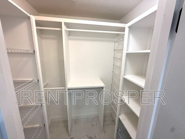 Building Photo - 3502 Exeter Ct