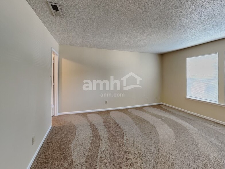 Building Photo - 1730 Sonesta Ln