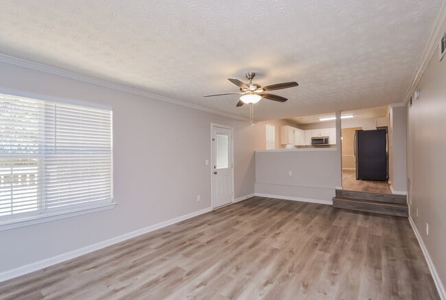 Building Photo - 237 Fox Run