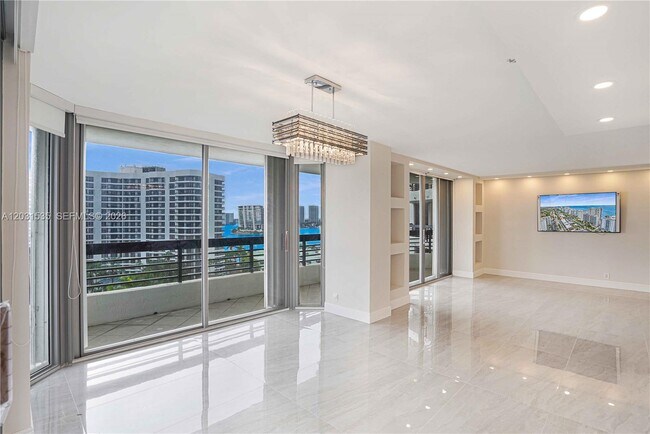 Building Photo - 3500 Mystic Pointe Dr