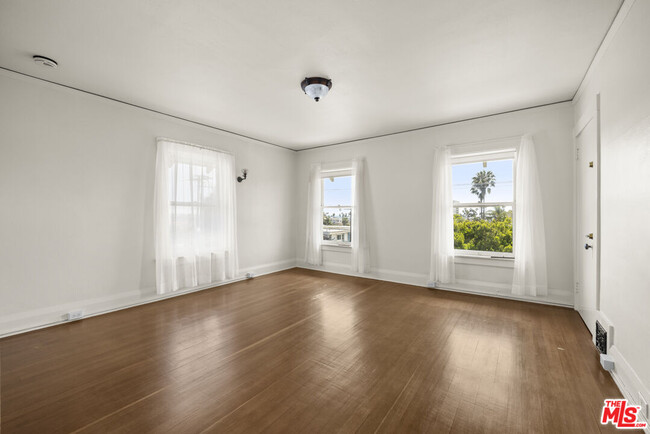 Building Photo - 2027 3rd St