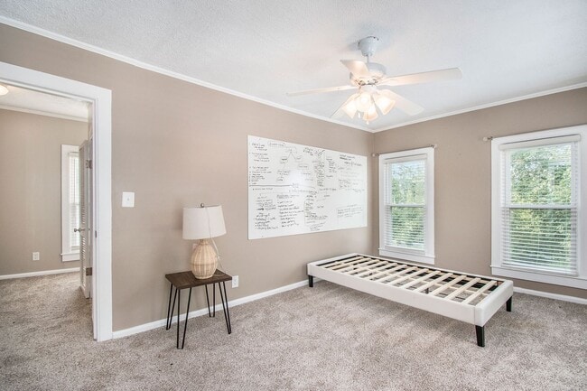 Building Photo - Adorable Millard Home