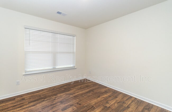 Building Photo - 329 Aspen Dr