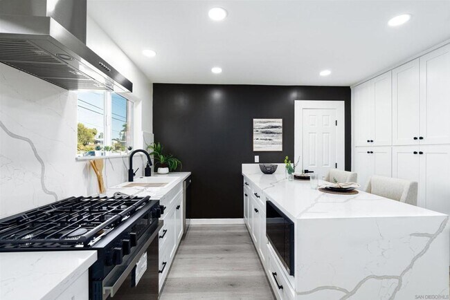 Building Photo - Charming Remodeled Home in Clairemont! Ope...