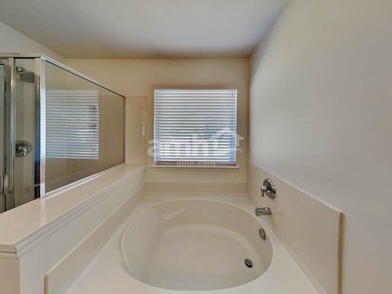 Building Photo - 2006 Brook Valley Run