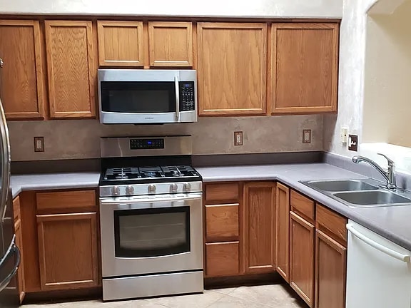 Building Photo - 1853 W Waterleaf Dr