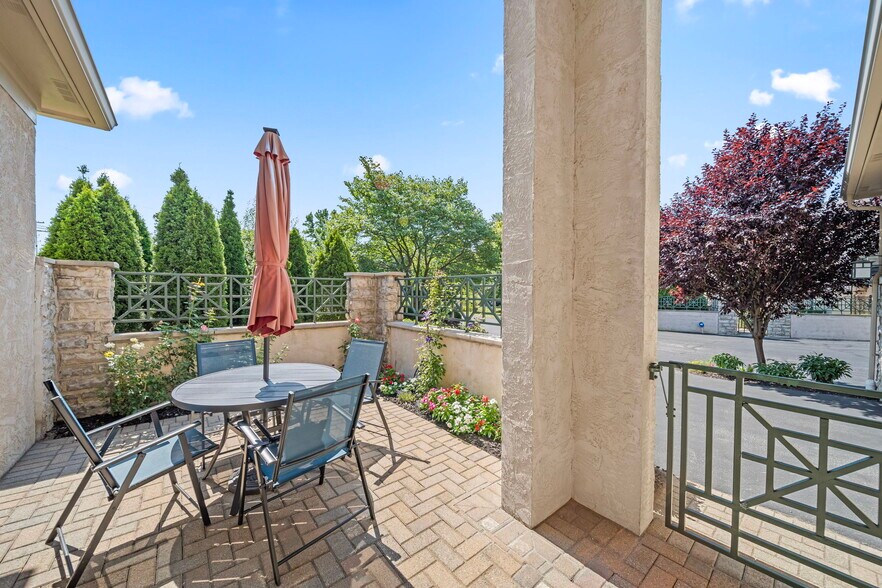 Building Photo - 4939 Stonehaven Dr