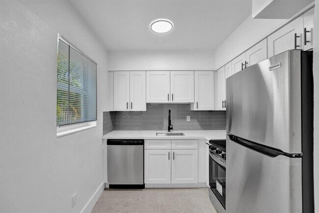 Building Photo - 1821 Middle River Dr