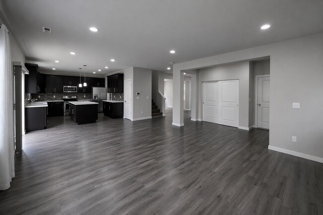 Building Photo - Spacious 4-Bedroom Home with Balcony and Fenced Yard in Marysville
