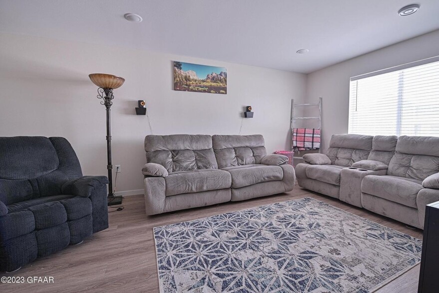 Building Photo - 809 Thames Ct