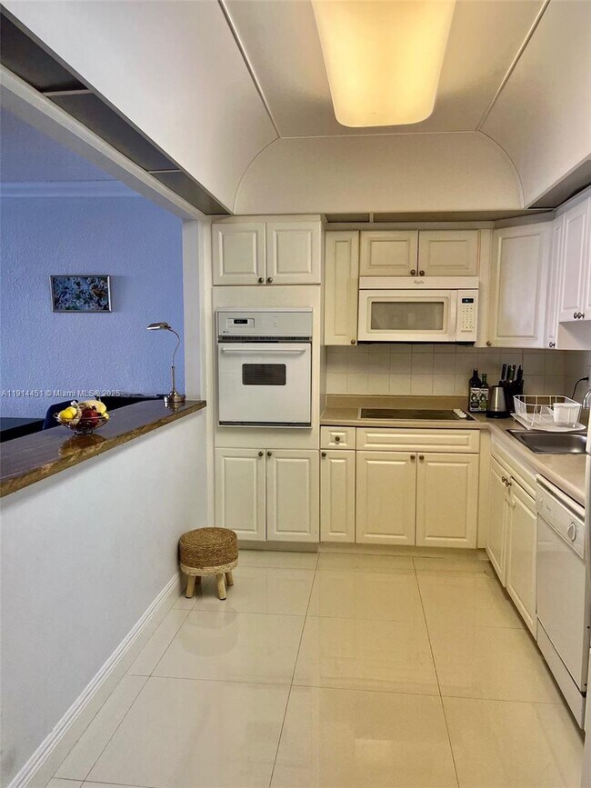 Building Photo - 19390 Collins Ave