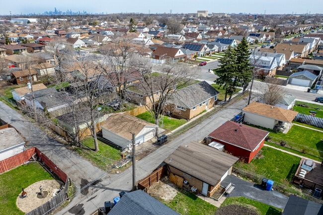 Building Photo - 7732 S Springfield Ave