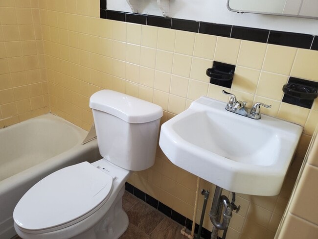 Building Photo - 436 W Marion St