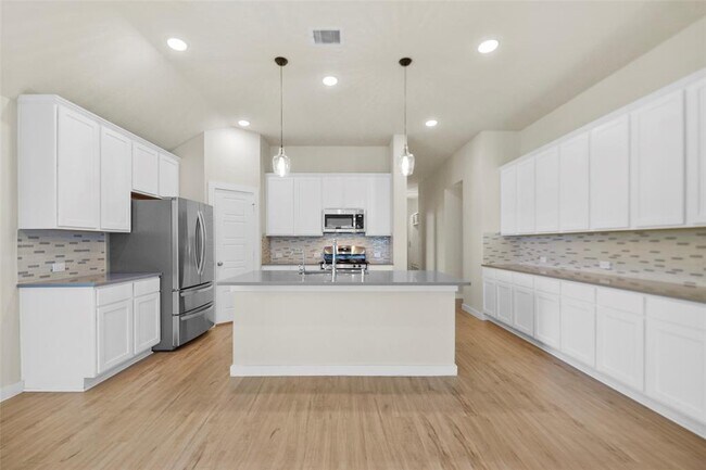 Building Photo - 18811 Cottonwood Bayou Ct