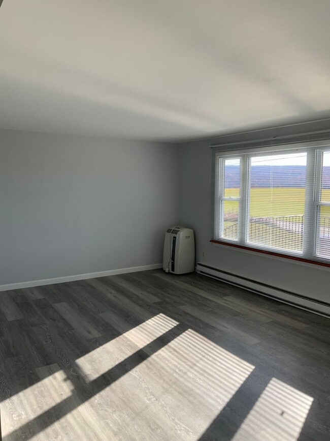 Building Photo - CONTRACT PENDING!! Upgraded in 2023 and mo...