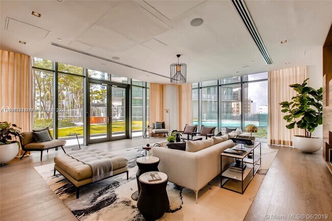 Building Photo - 650 NE 32nd St