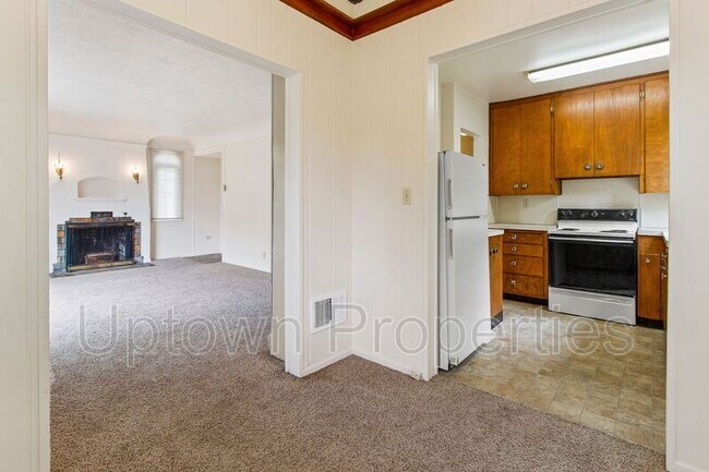Building Photo - 1322 NE 68th Ave