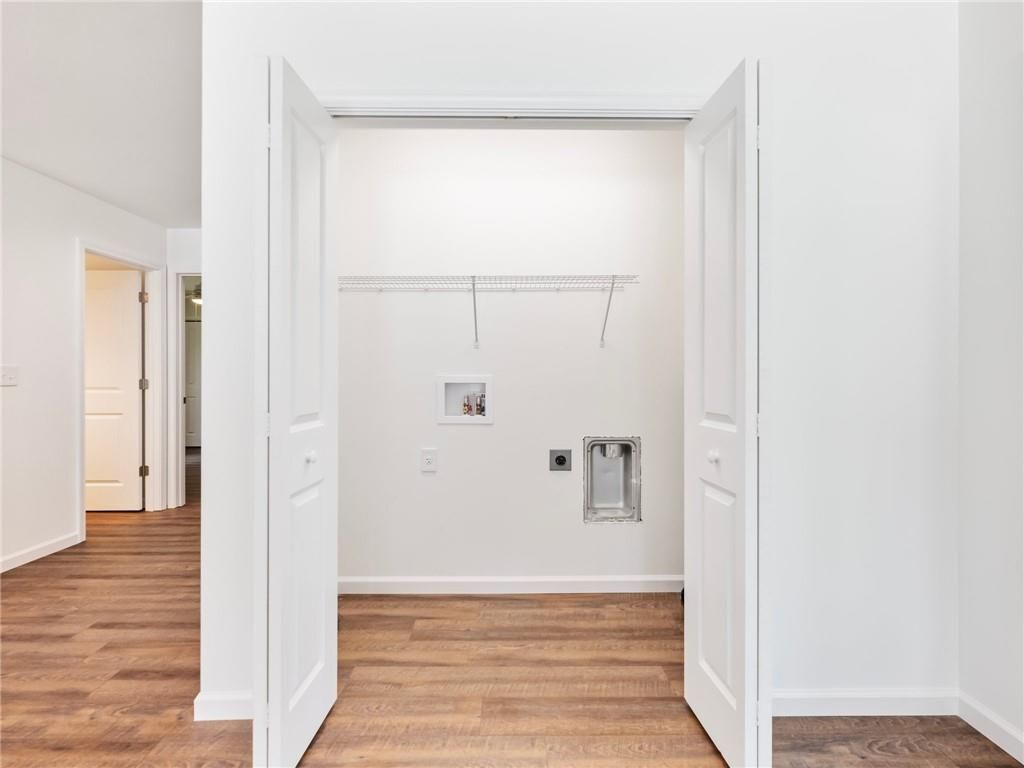 Building Photo - 8083 Beachwood Dr