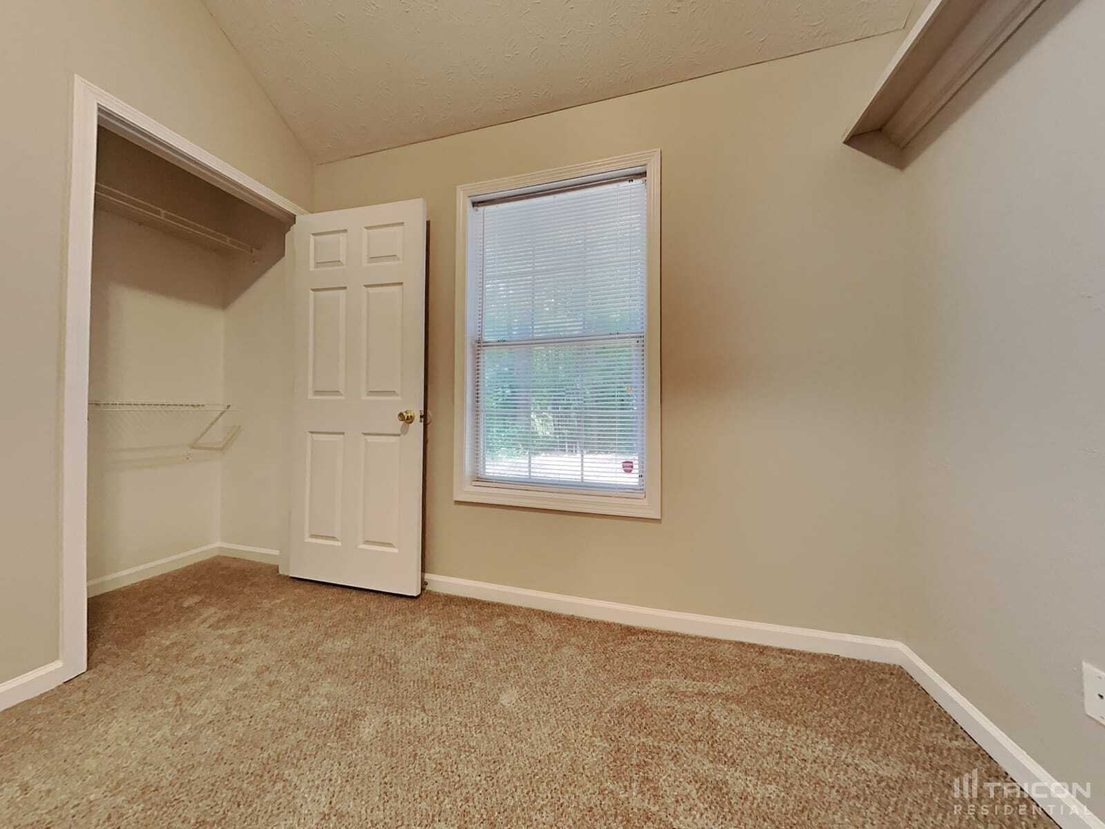Building Photo - 408 Crested View Dr
