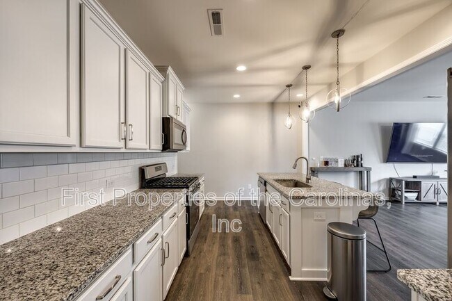 Building Photo - 7545 Hartsfield Dr