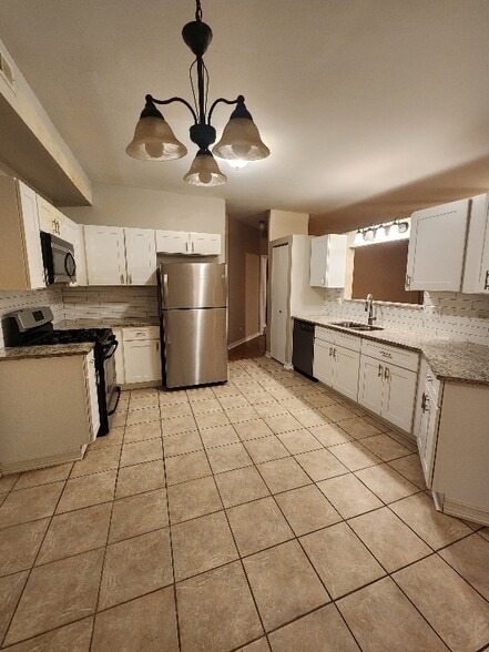 Building Photo - 1741 Chesapeake Ln