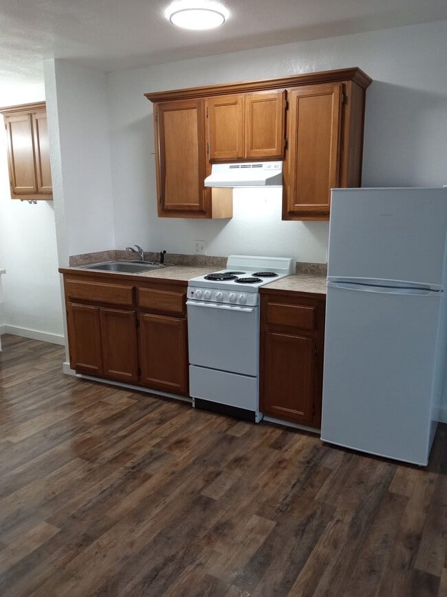Primary Photo - Executive Apartments