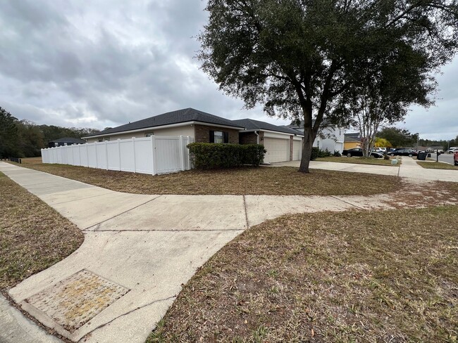 Building Photo - Charming 4-Bedroom Home with Private Yard,...