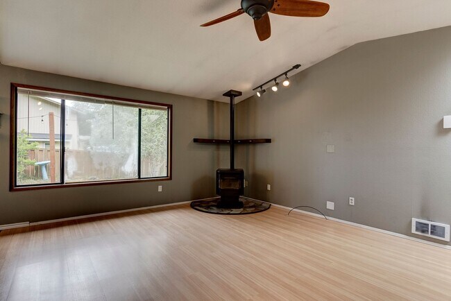Building Photo - Cozy Home Close to Beach! Your New 3 Bed, ...
