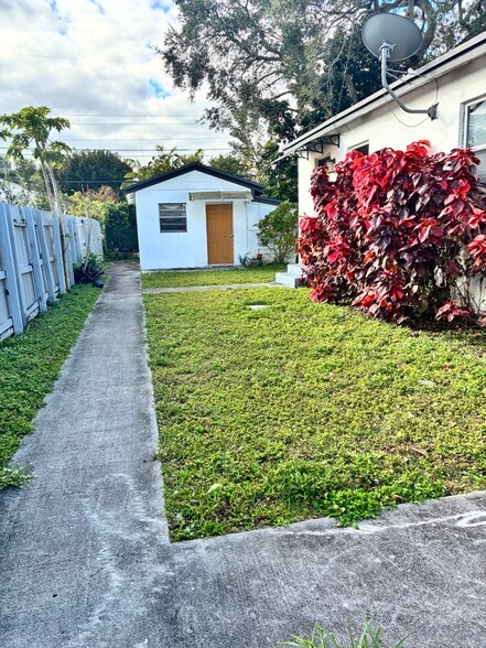 Building Photo - 6334 SW 35th St