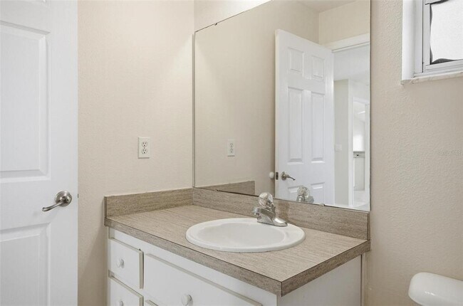 Building Photo - 165 Plainview Dr