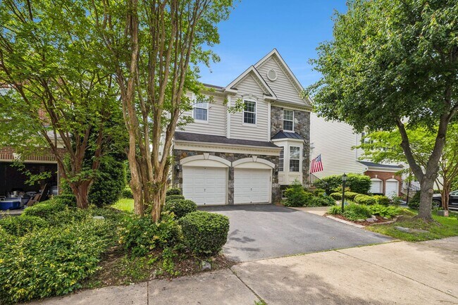 Primary Photo - Stunning single-family home filled with th...