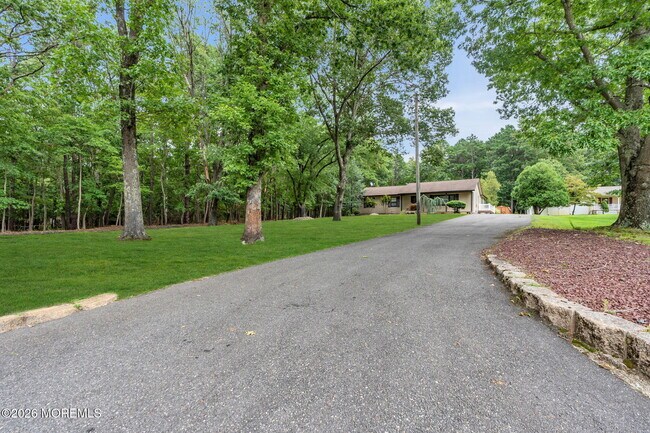 Building Photo - 819 Harmony Rd