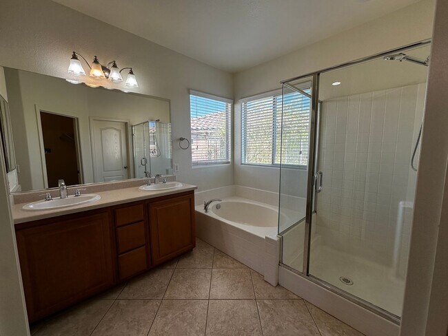 Building Photo - SKY RIDGE