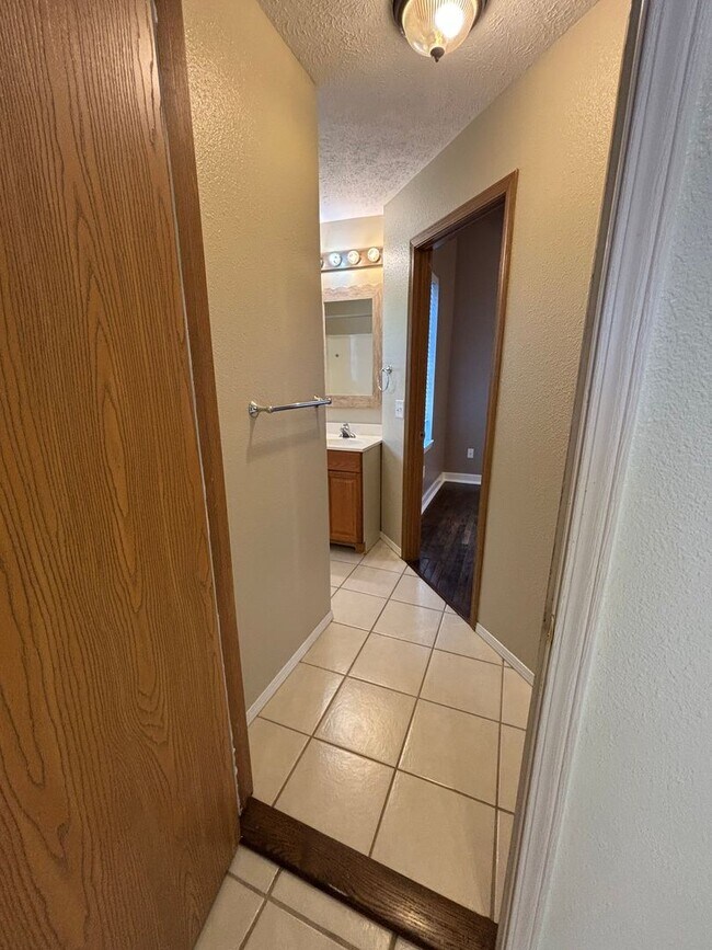 Building Photo - Gorgeous 3 Bed 2 Bath Home Available NOW!!!