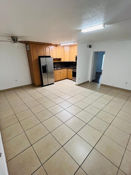 Primary Photo - 1280 W 54th St