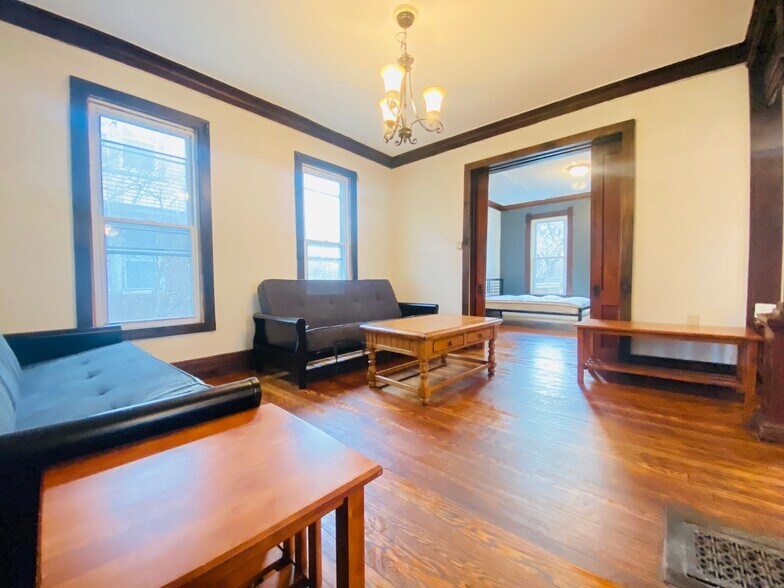 Building Photo - 1337 Madison St