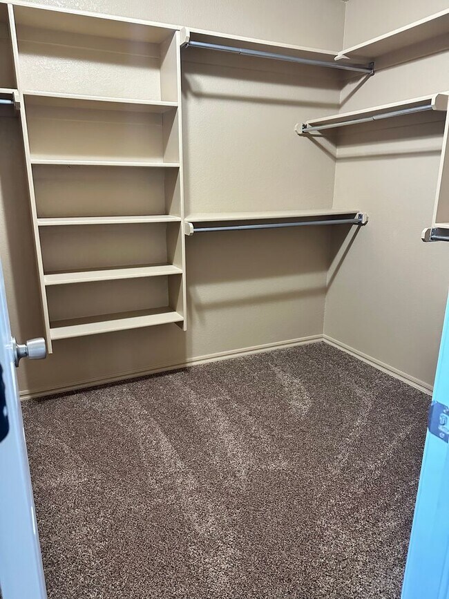 Building Photo - Beautiful home located in the Waterstone area! NO PETS!