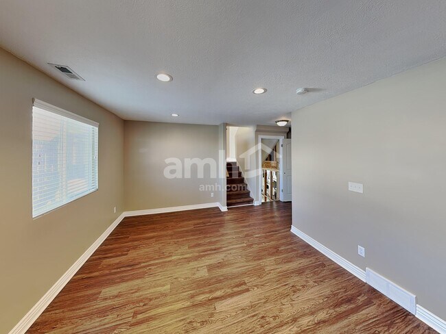 Building Photo - 934 E 490 N