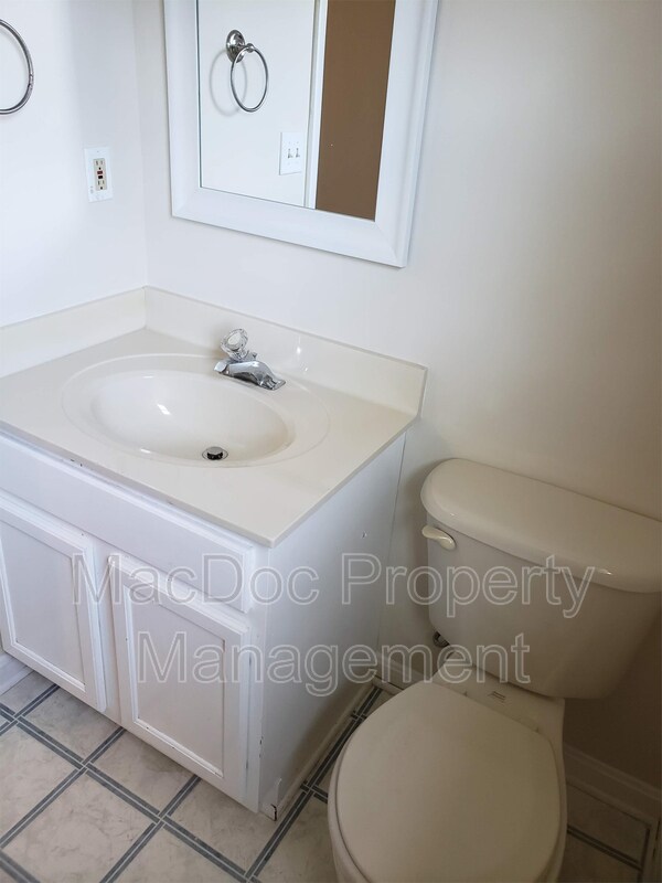 Building Photo - 7620 Regency Glen Dr