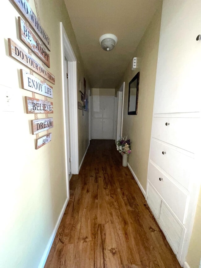 Building Photo - 6213 Avenue W