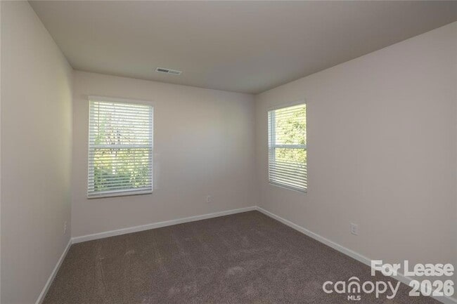 Building Photo - 142 S Bell Ave