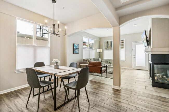 Building Photo - 1727 Pearl St