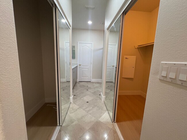 Building Photo - Gorgeous, Low Maintenace, Like new Home Cl...