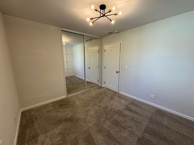 Building Photo - Beautiful Modern 3BD/2BA Home with AC & Pr...