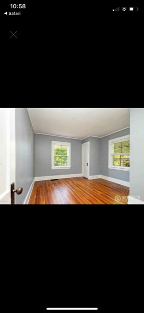 Photos of room available- empty - 9 Union Ave NE